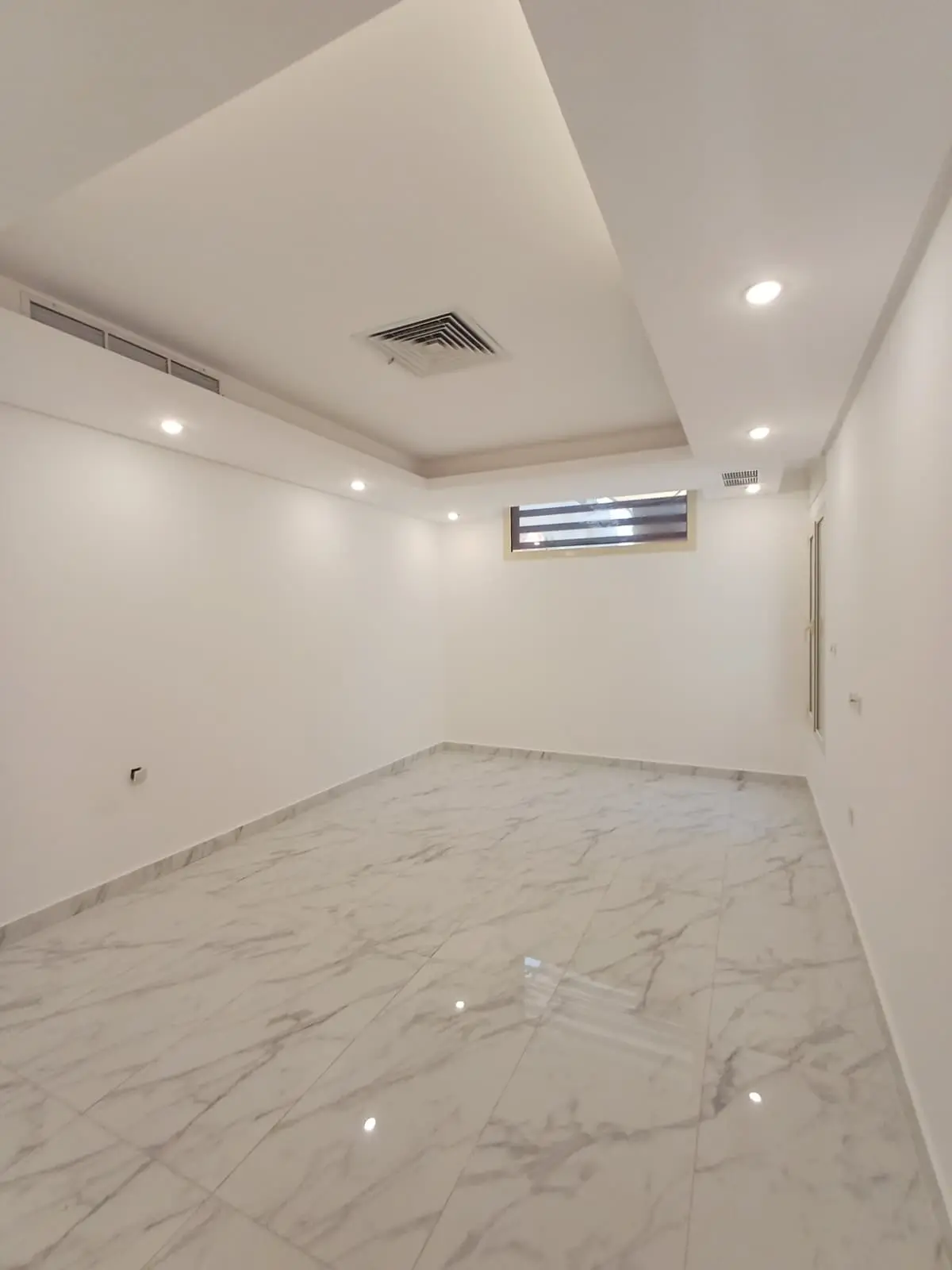 للإيجار دور في مشرف