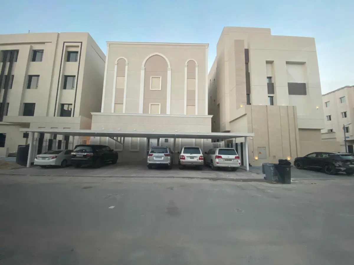 للبيع بيت في جنوب عبدالله المبارك