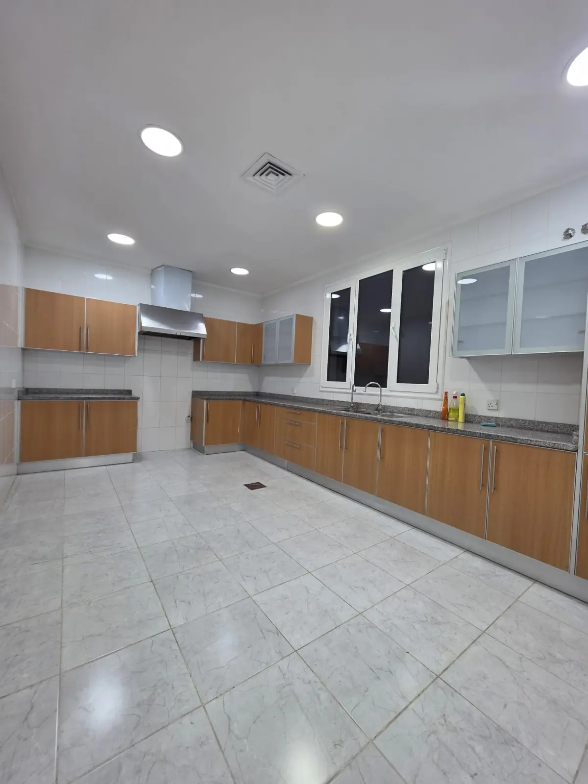 Rent Floor in Siddeeq