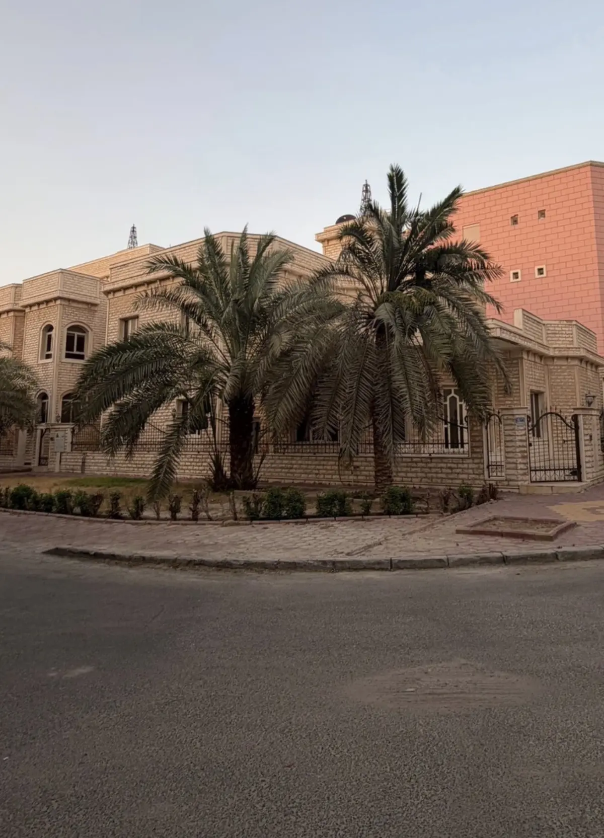 للبيع بيت في الزهراء