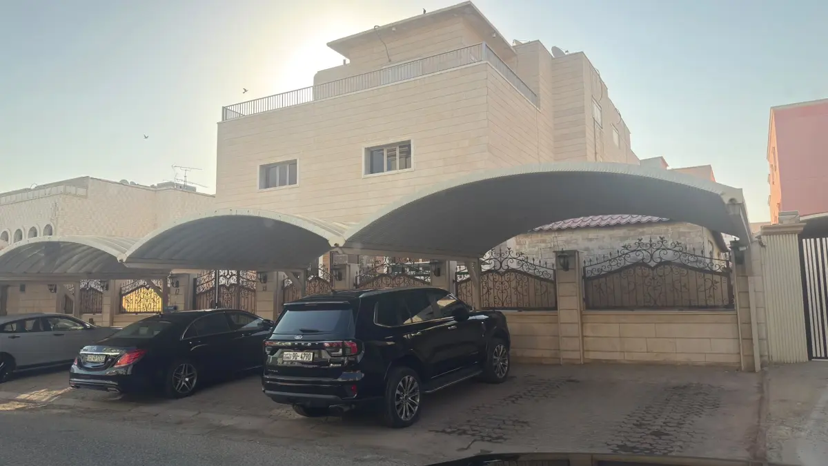 للبيع بيت في المنصورية