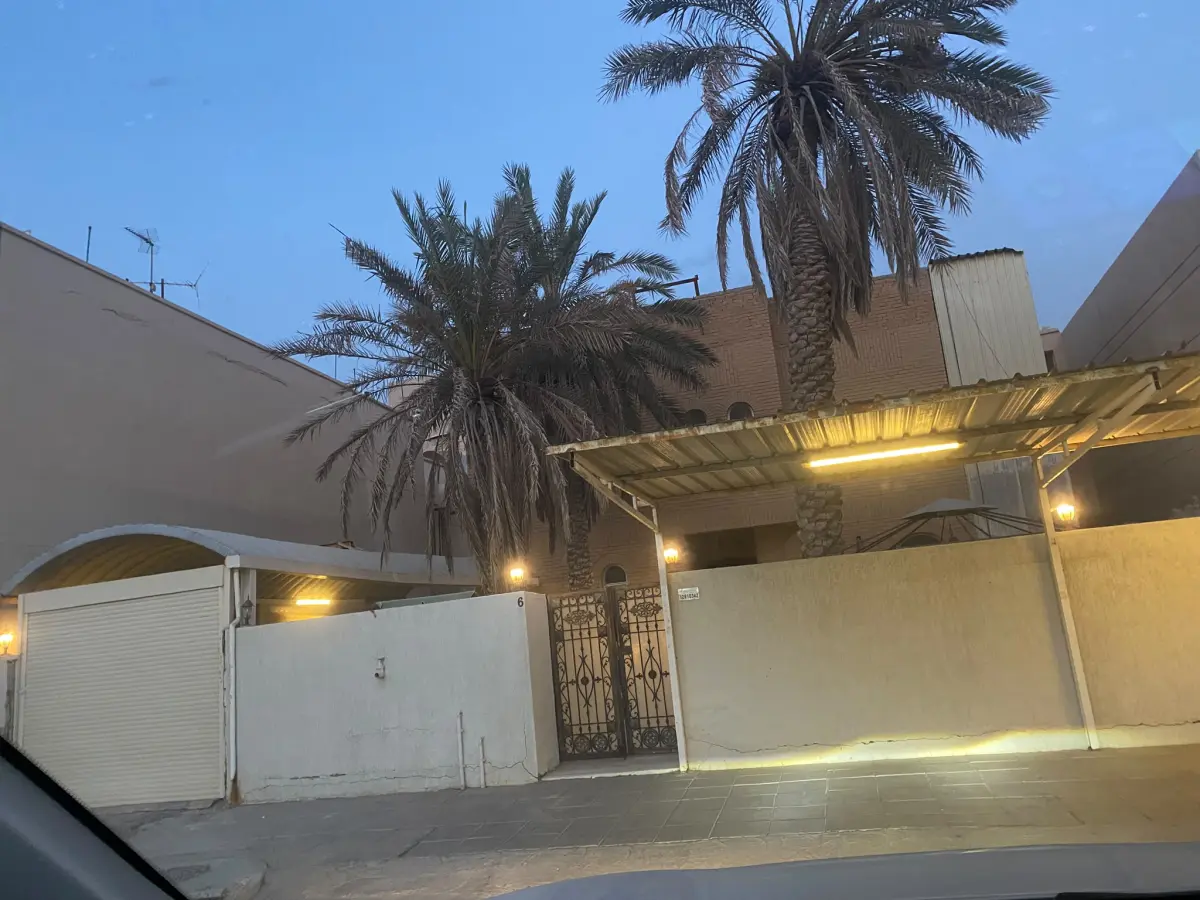 للبيع بيت في العارضية