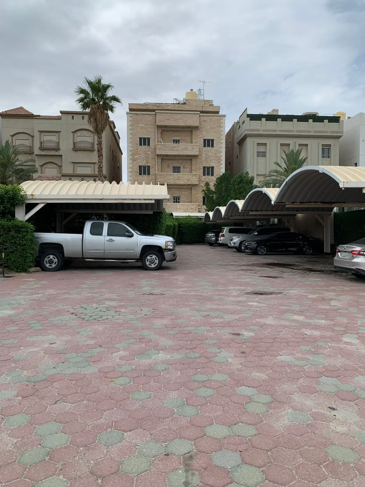 للبيع بيت في العقيلة