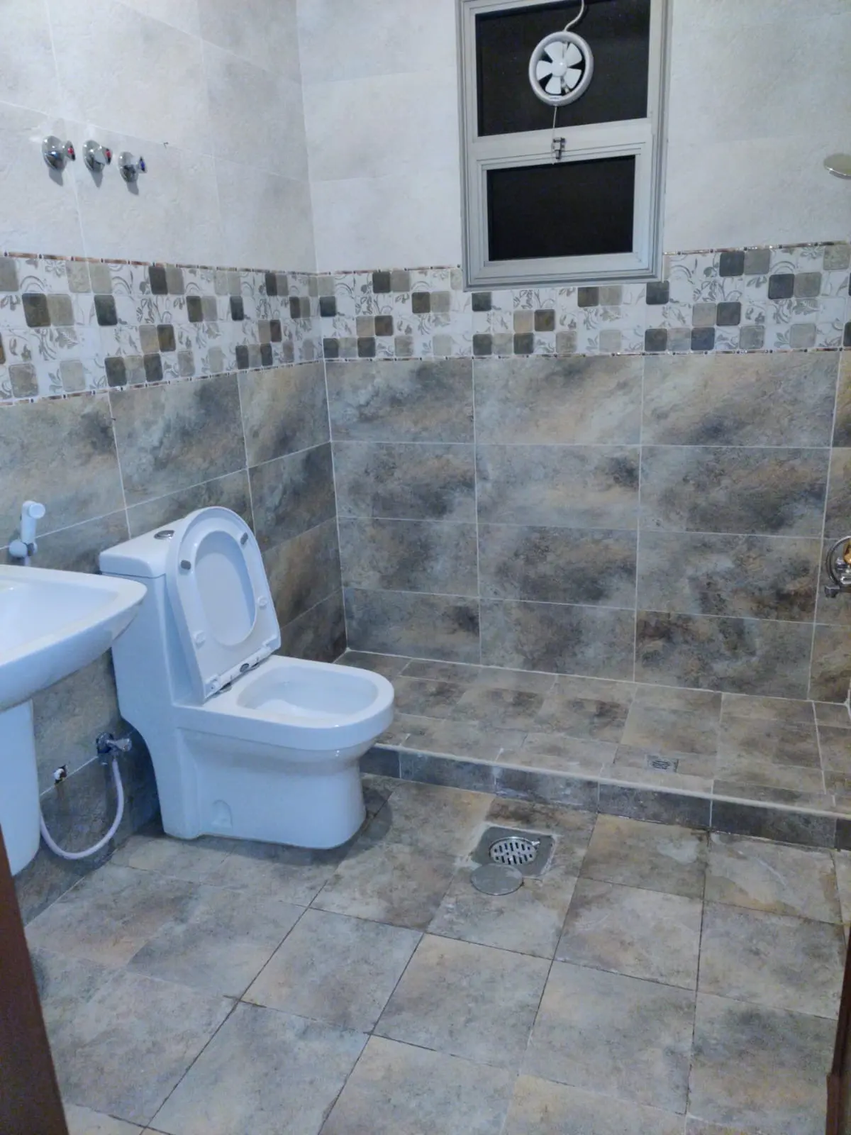 Rent Apartment in Hateen