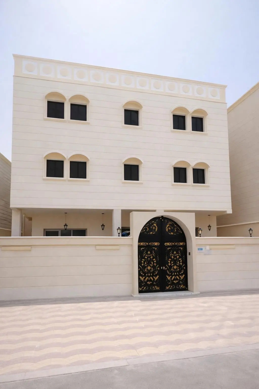 للبيع بيت في مبارك الكبير