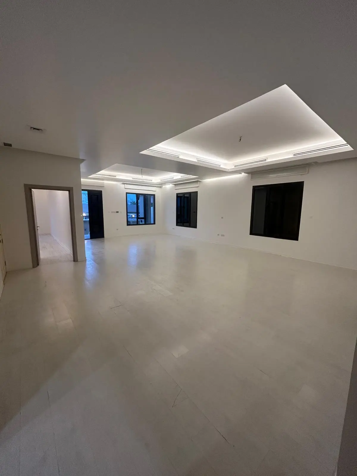 Rent Floor in Adailiya