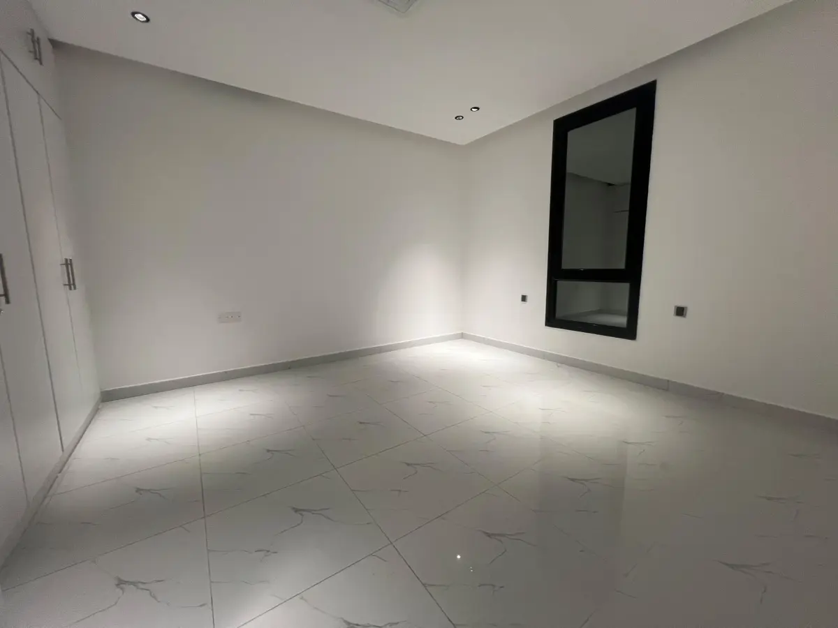 للإيجار شقة في الشعب السكني
