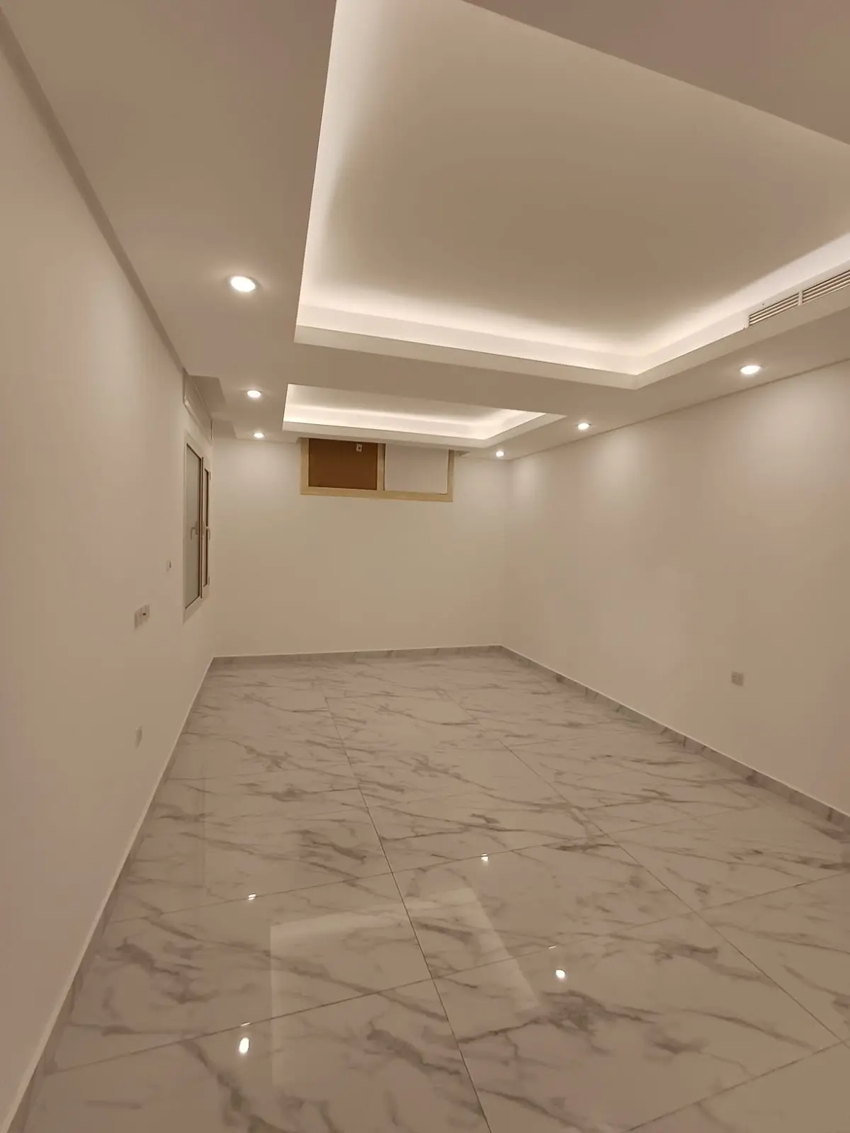للإيجار دور في مشرف