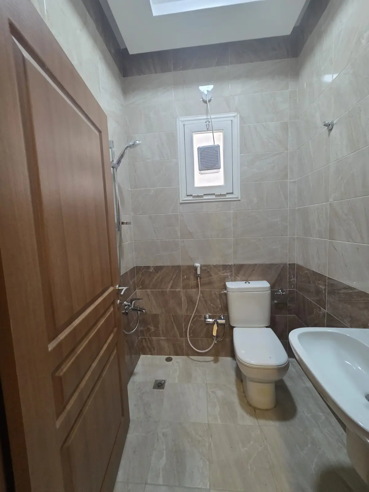 للإيجار دور في الفنيطيس