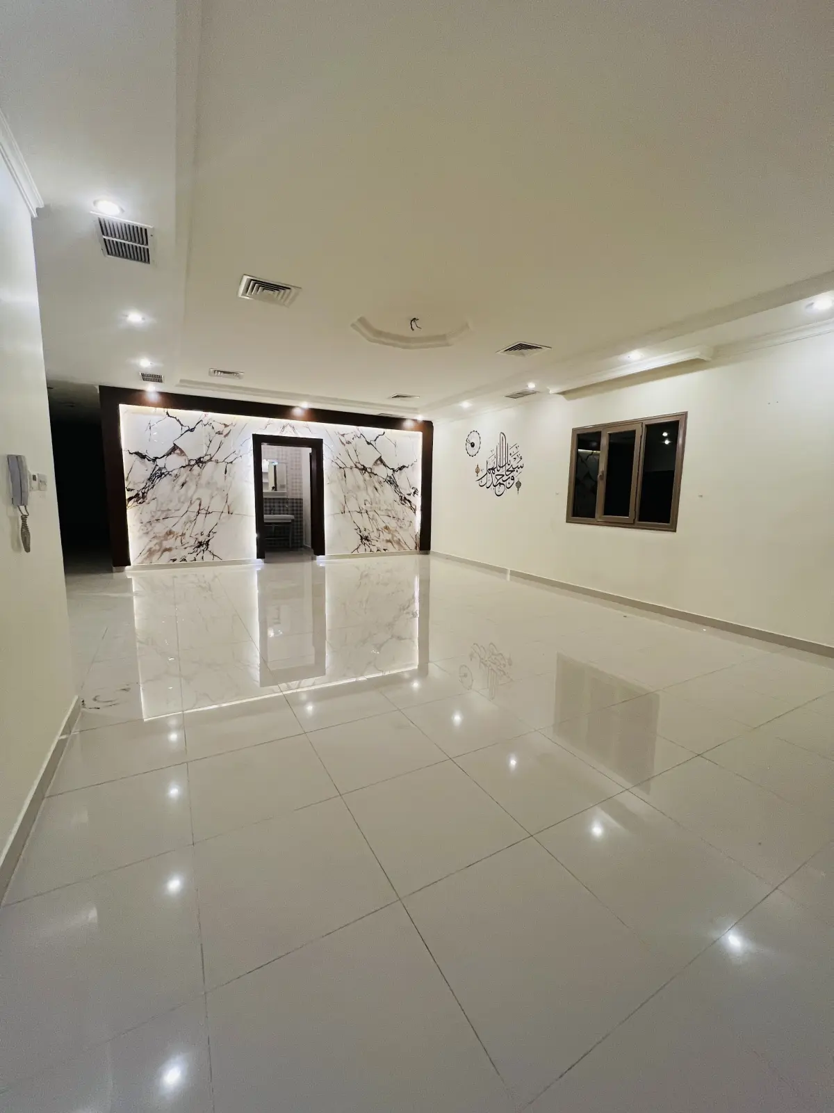 Rent Floor in Abu Fatira