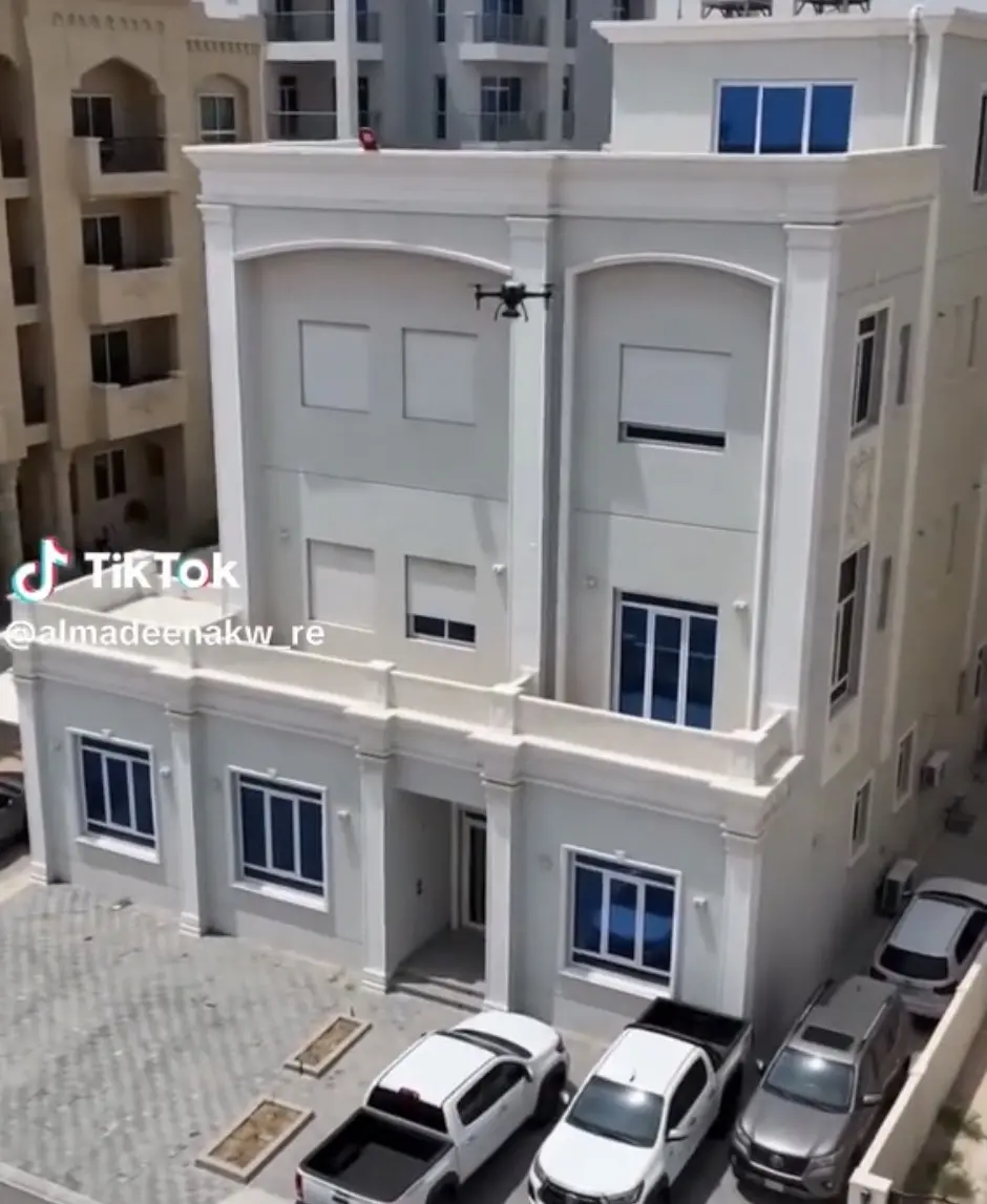 للبيع بيت في صباح الاحمد السكنية