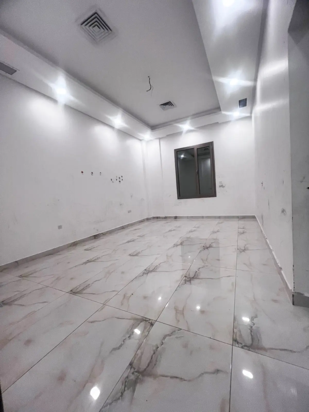 للإيجار دور في غرب عبدالله المبارك
