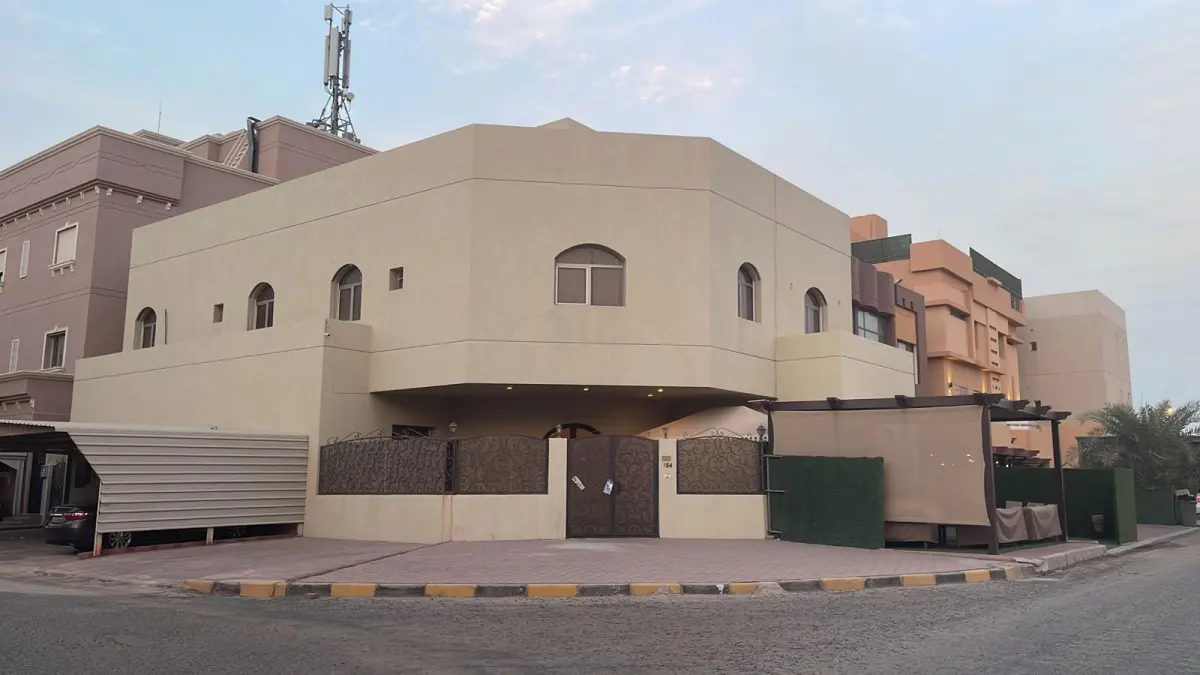 للبيع بيت في جابر الاحمد