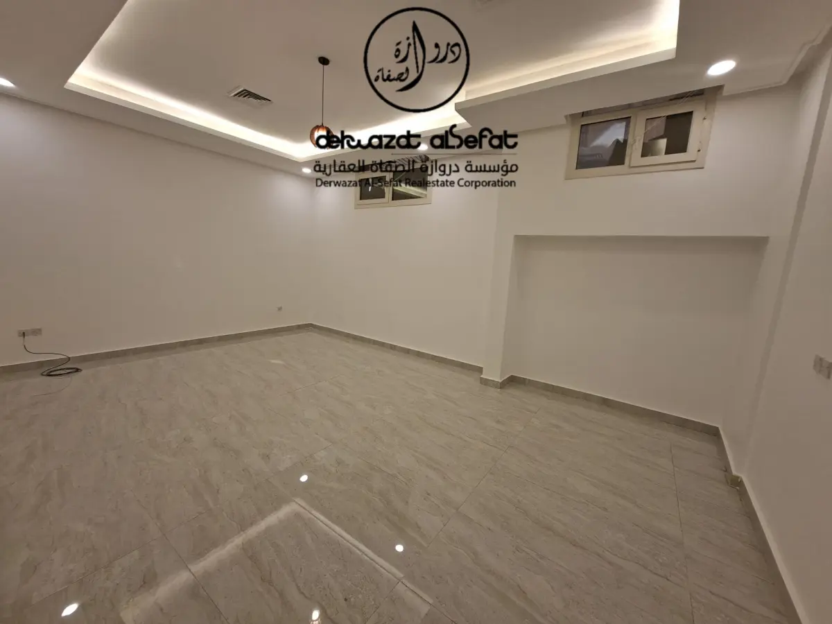 للإيجار دور في مشرف