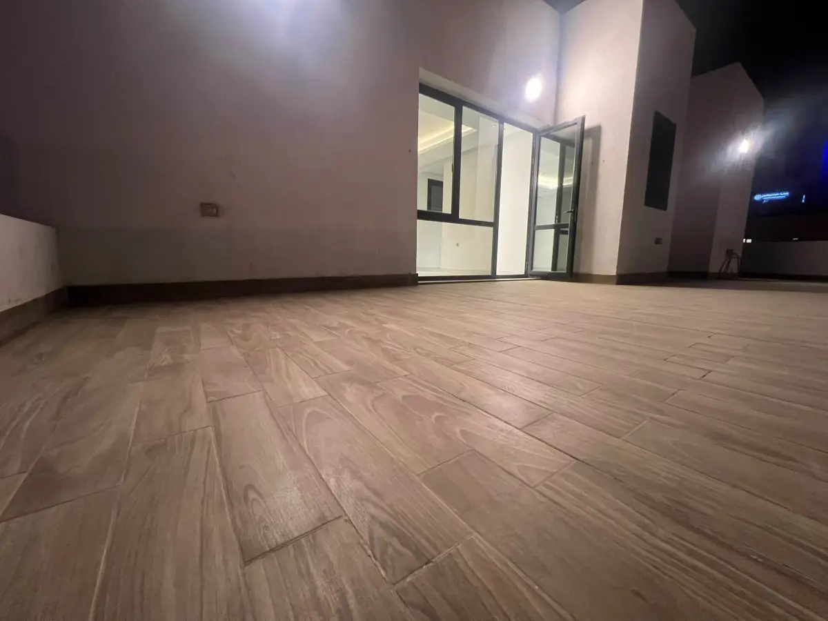 للإيجار شقة في الشعب السكني