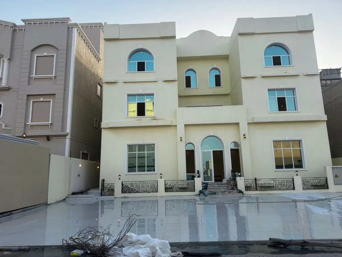 للبيع بيت في صباح الاحمد السكنية