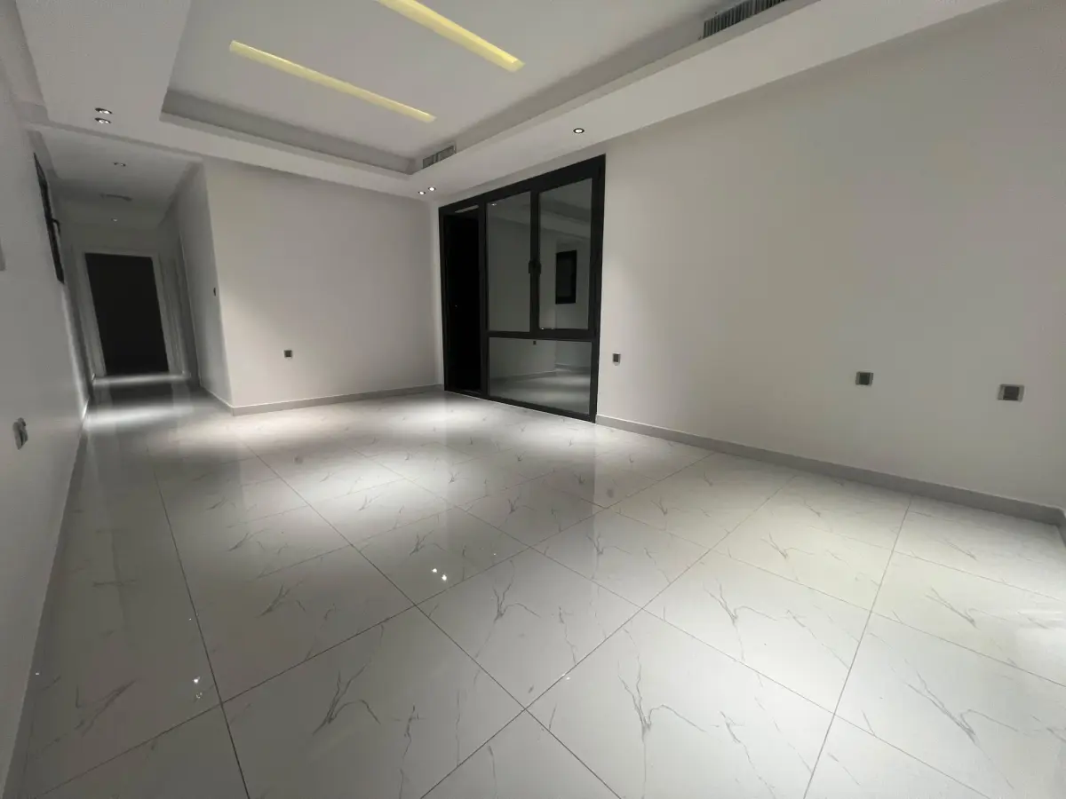 للإيجار شقة في الشعب السكني